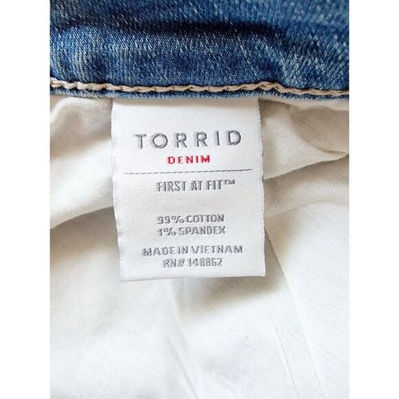 Torrid 22 Women's Jean Shorts Acid Wash Distress Stretch‎ Pockets Button Zip - Picture 8 of 8